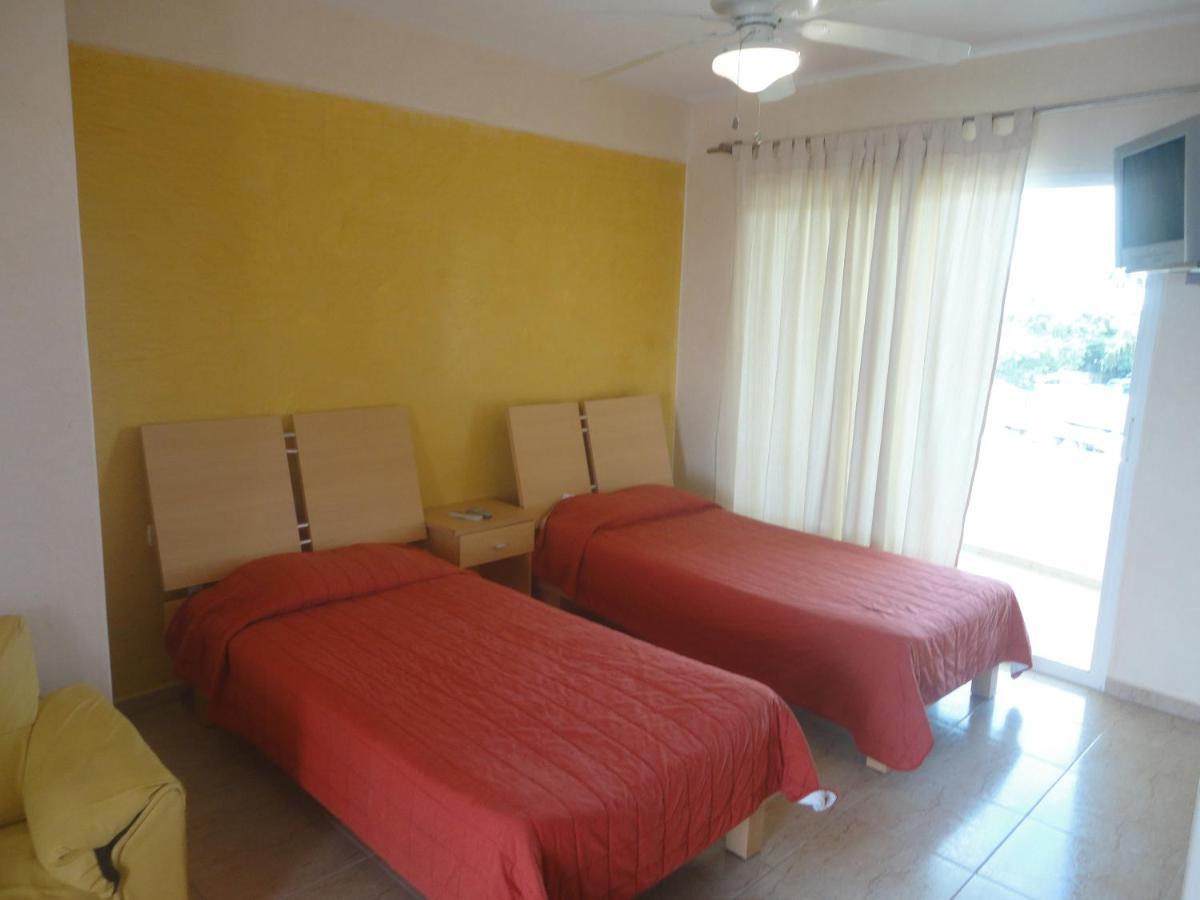 Suites Riviera Cancun Exterior photo