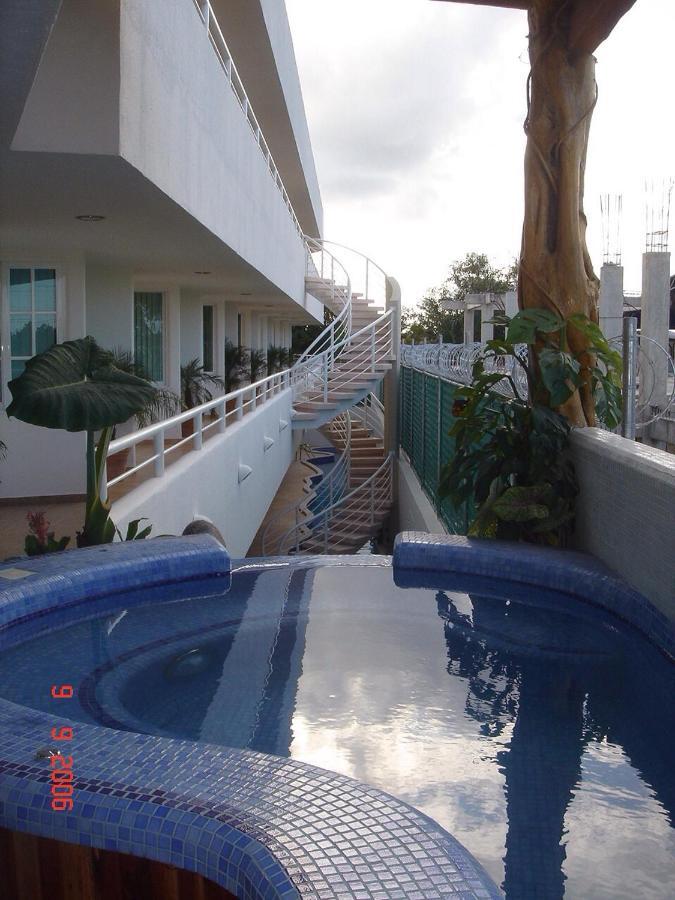 Suites Riviera Cancun Exterior photo